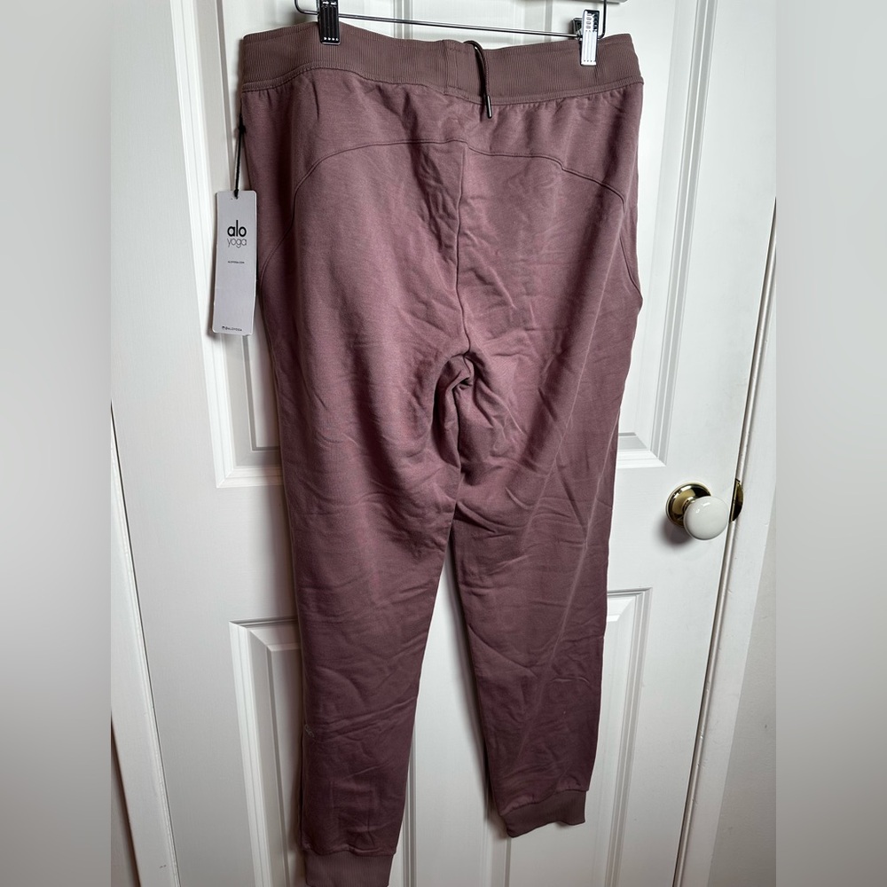 ALO Yoga Smoky Quartz Sweatpants - Picture 8 of 9